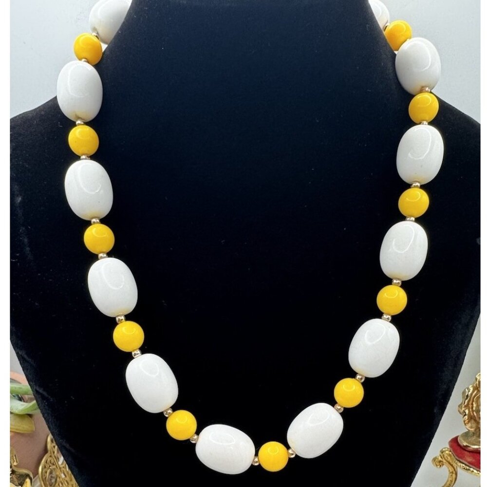 Vintage Lucite Yellow & White Beaded Necklace Retro Statement Chunky